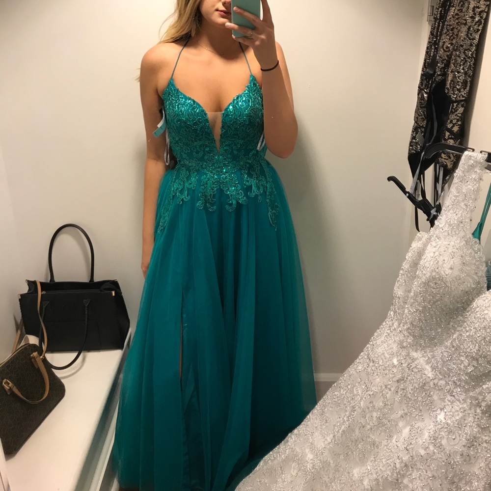 Beautiful emerald green prom dress!!!